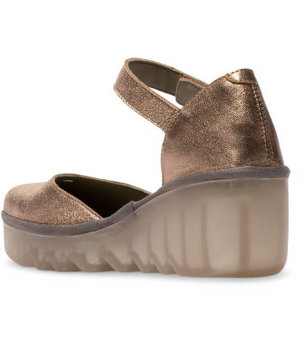 Fly London Women's Sahara Gold Biso305Fly Laminato Leather Wedge Sandals