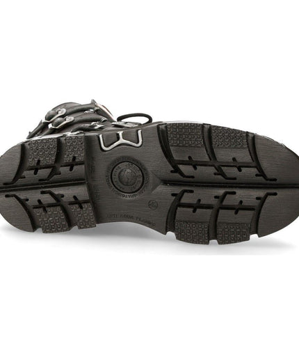 Natural rubber platform sole tread pattern on New Rock 591-S1 flame boots