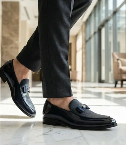 Mens Black Textured Front Iconic Buckle Bow Loafers Shoes