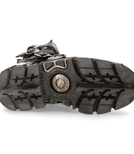 Natural rubber platform sole tread pattern on New Rock M-591-S15 boots